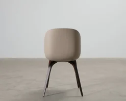 GUBI Beetle-stol beige / rökt ek