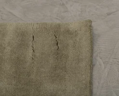 Layered Classic Solid Wool ullmatta 180 x 270 cm Capulet Olive