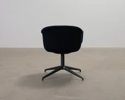 Muuto Fiber Conference Swivel fåtölj svart / mörkblå