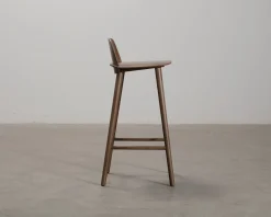 Muuto Nerd barstol 75 cm dark stained oak