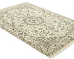 Nain 9 La orientalisk matta 127 x 203 cm