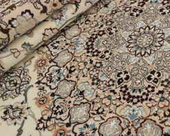 Nain 9 La orientalisk matta 205 x 308 cm