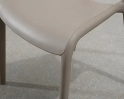 Plaststol för barn grå