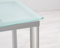 Utdragbart matbord med glasskiva