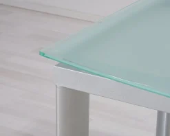Utdragbart matbord med glasskiva