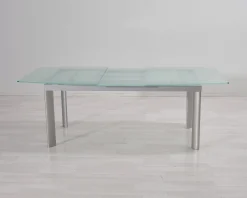 Utdragbart matbord med glasskiva
