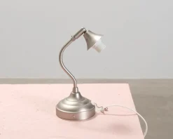 Vägglampa i metall