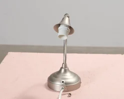 Vägglampa i metall