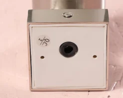 Vägglampa i metall