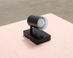 Vägglampa svart