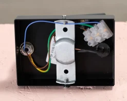 Vägglampa svart